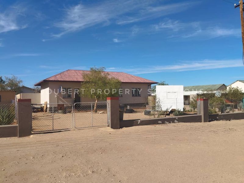 WELL LOCATED PROPERTY / INVESTMENT FOR SALE IN KARASBURG - NAMIBIA - Photo 3