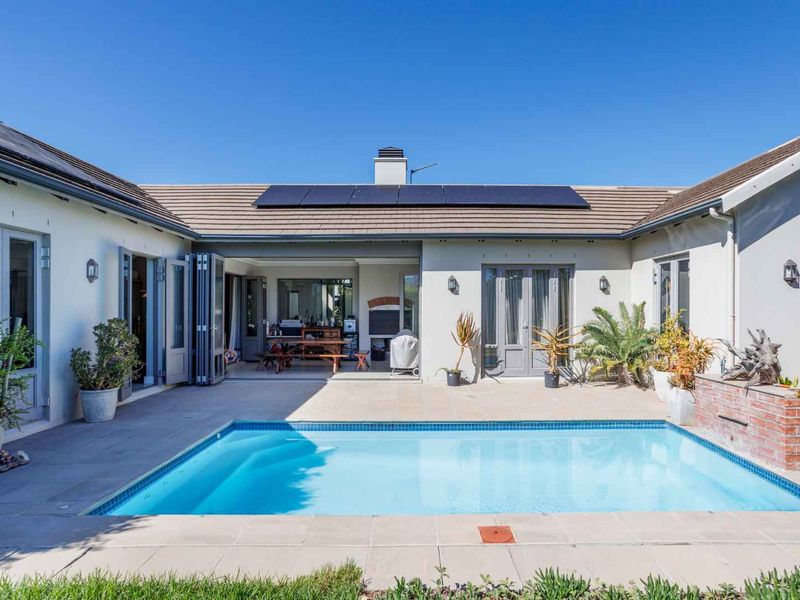 Stylish Single-Level Living on a Spacious Corner Stand in Val de Vie Estate - Photo 10