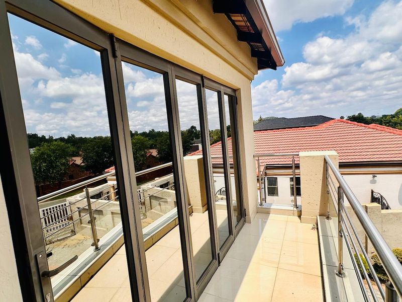 LUXURY, COMFORT AND VERSATILITY ALL IN ONE!!! - Photo 7