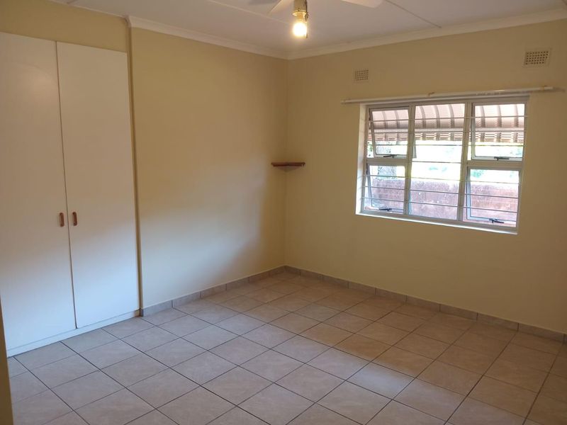 Spacious 4-Bedroom Family Home with Pool, Greenbelt Setting and Separate Granny Flat - Photo 7
