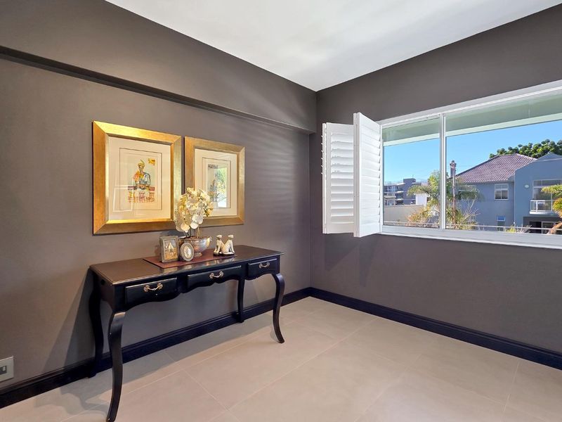 Chic Newly Renovated Two Bedroom  Apartment - Photo 10