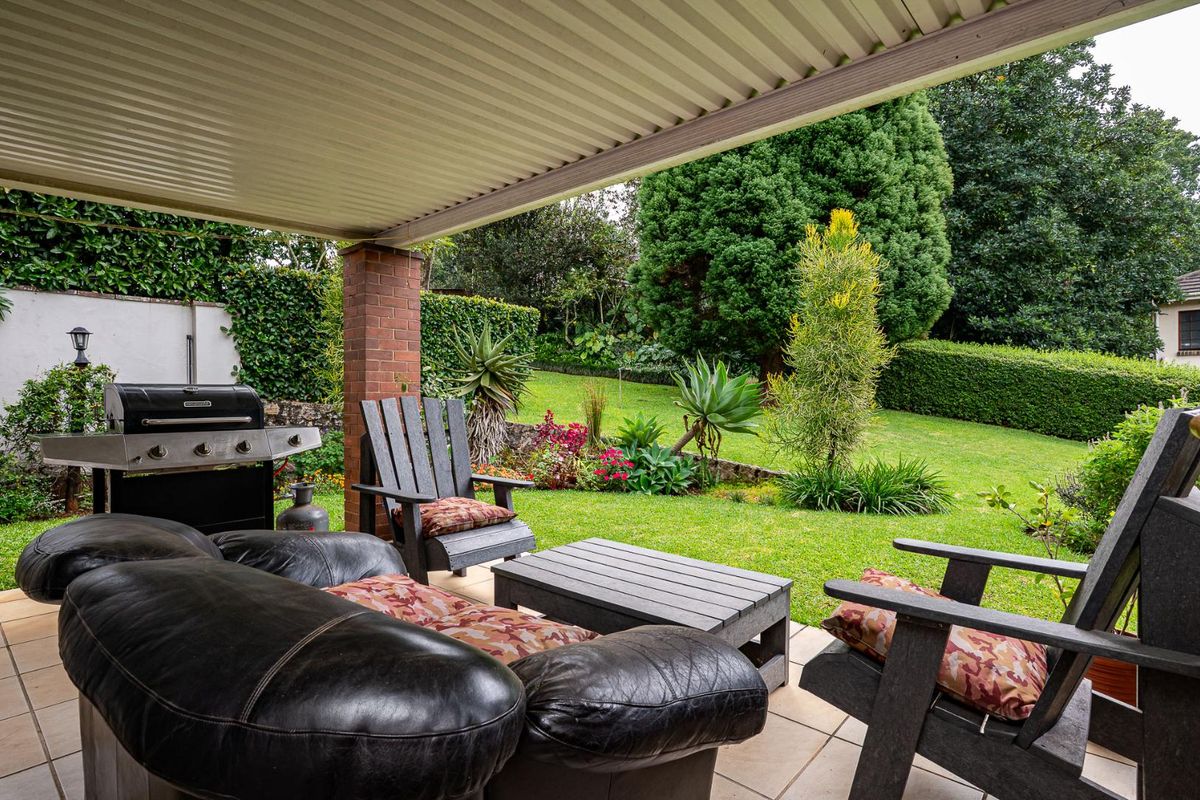 SPACIOUS DUPLEX LIVING IN SOUGHT-AFTER GILLITTS - Photo 3