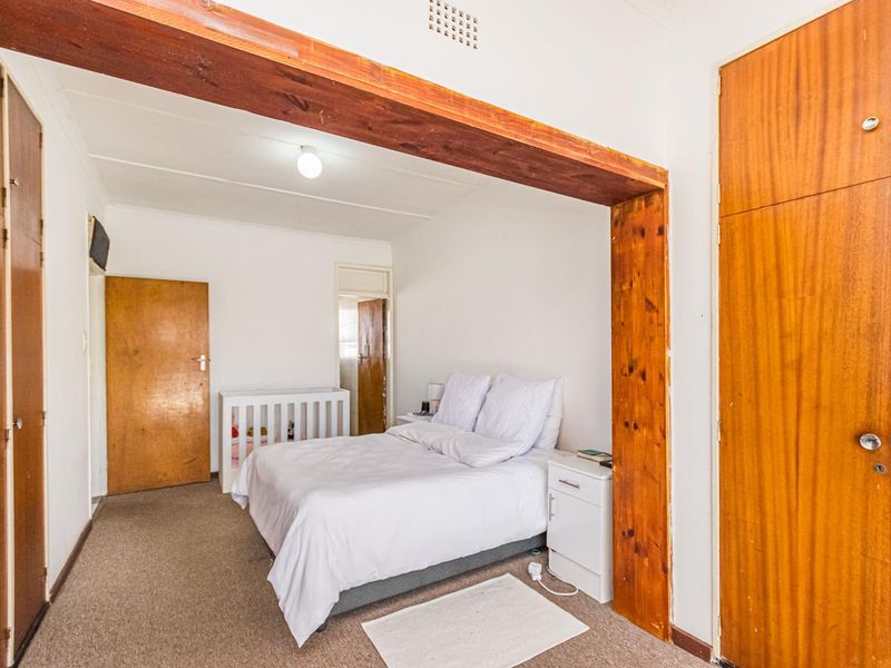 Live Large on the First Floor - Photo 8