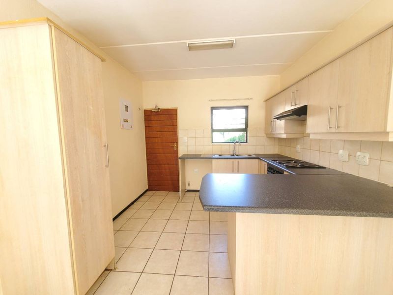 Experience the best of both Worlds: tranquility and access! - Photo 3