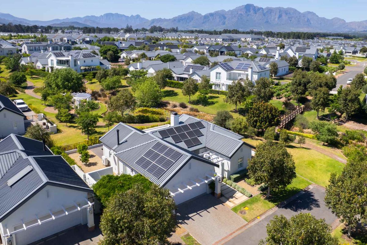 Perfectly Positioned Three-Bedroom Corner Home in Le Domaine Neighbourhood on Val de Vie Estate - Photo 5