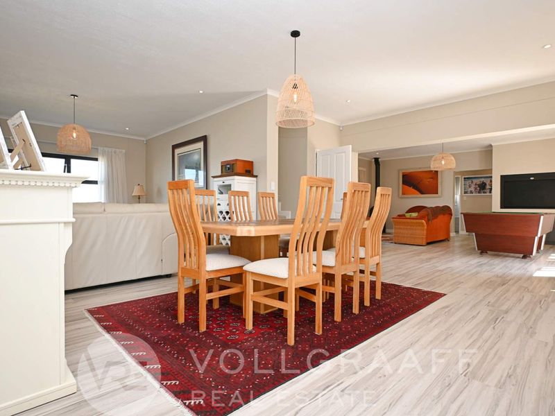 Five-Bedroom Seafront Home For Sale - Mile 4, Extension 1 - Photo 6