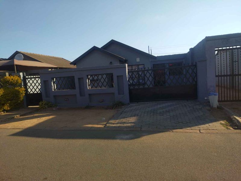 2 bedrooms house for sale in Soshanguve VV - Photo 3