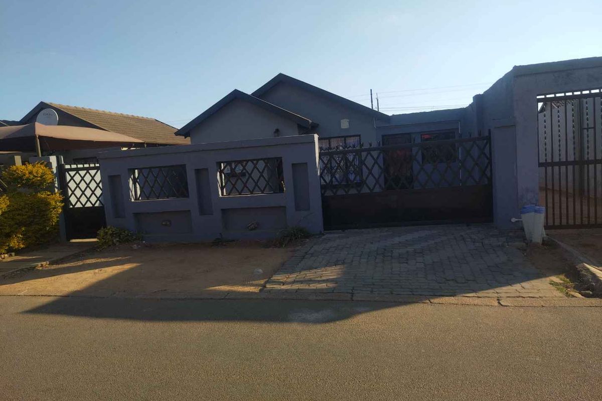 2 bedrooms house for sale in Soshanguve VV - Photo 3