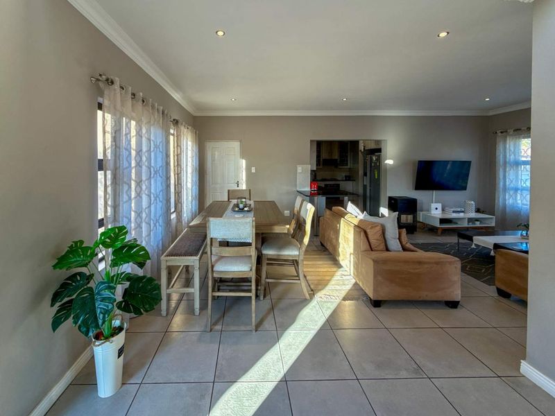 THE ULTIMATE FAMILY HAVEN AND INVESTMENT GOLDMINE! - Photo 10
