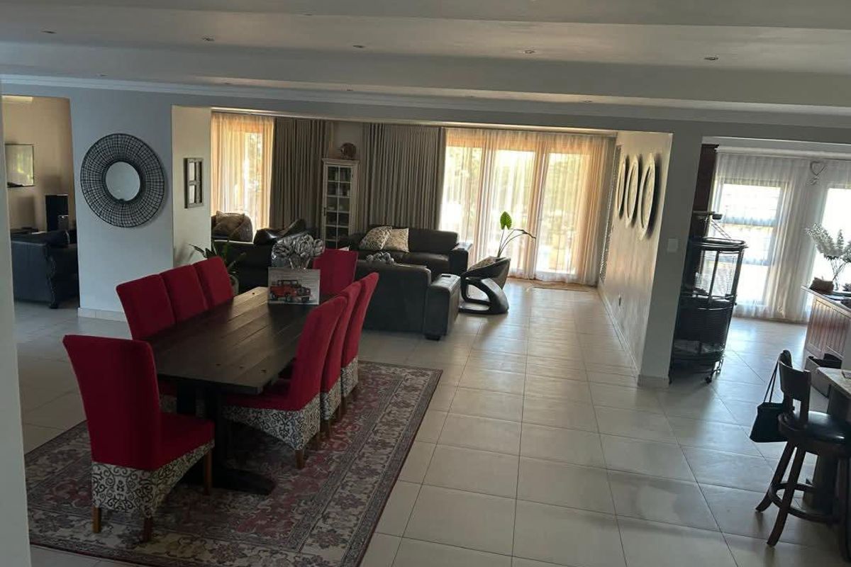 Truly impressive double-storey home - spacious, luxurious and one of a kind!!! - Photo 5