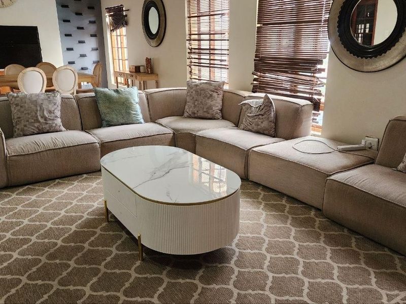 "Elegance Meets Comfort in Rock cliff Estate" - Photo 3