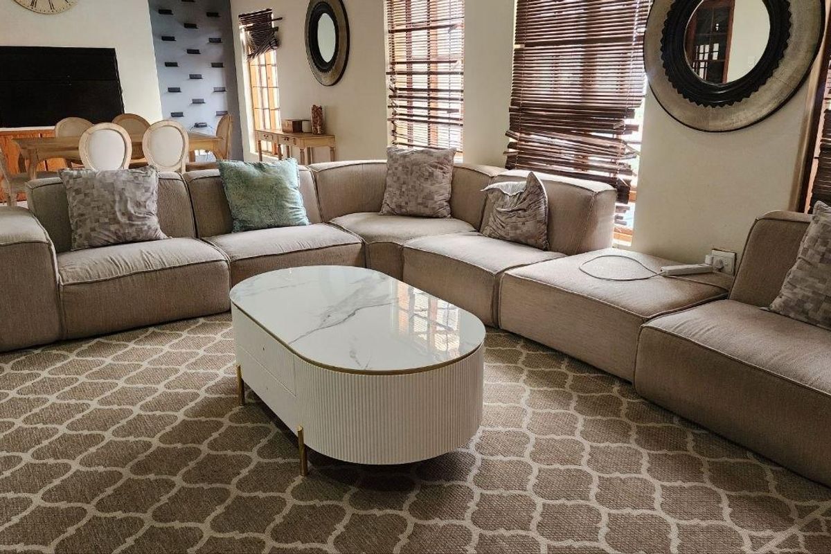 "Elegance Meets Comfort in Rock cliff Estate" - Photo 3