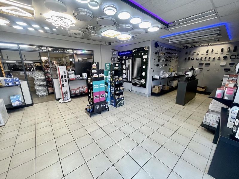 Hendra - Versatile Mixed-Use Commercial Unit in Prime Umhlanga New Town - Photo 2