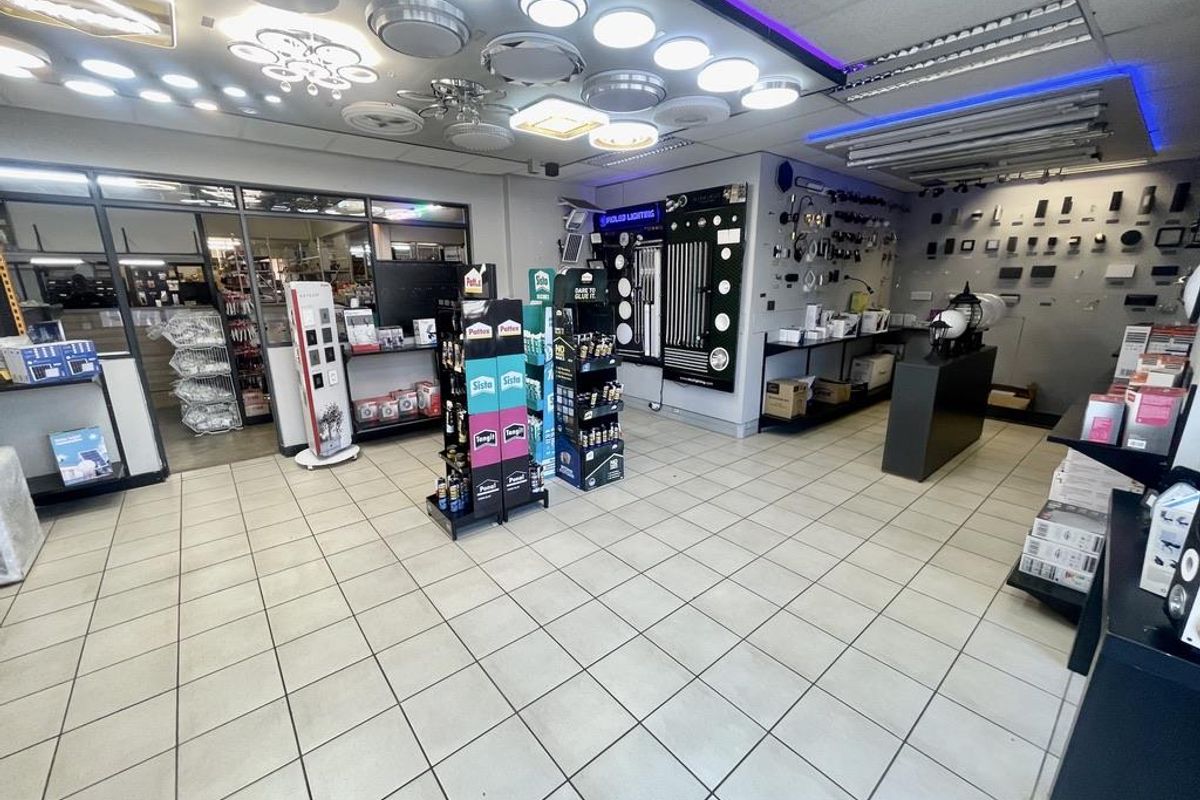 Hendra - Versatile Mixed-Use Commercial Unit in Prime Umhlanga New Town - Photo 2