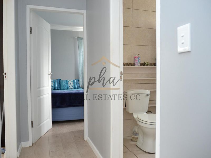 5-Bedroom Home for Sale in Sunbay, Henties Bay - Photo 10