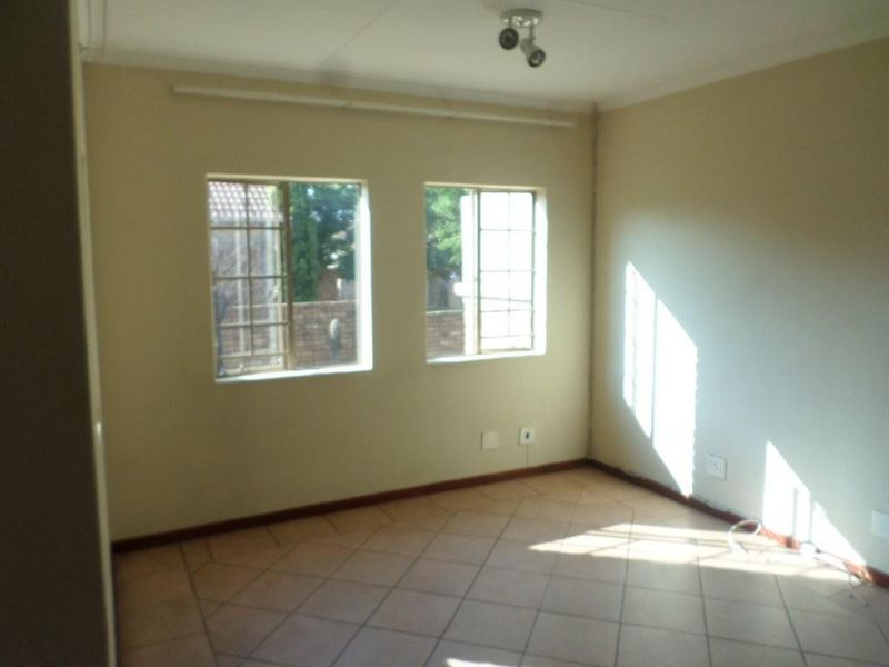 2 BEDROOM FLAT TO RENT IN EQUESTRIA - Photo 8