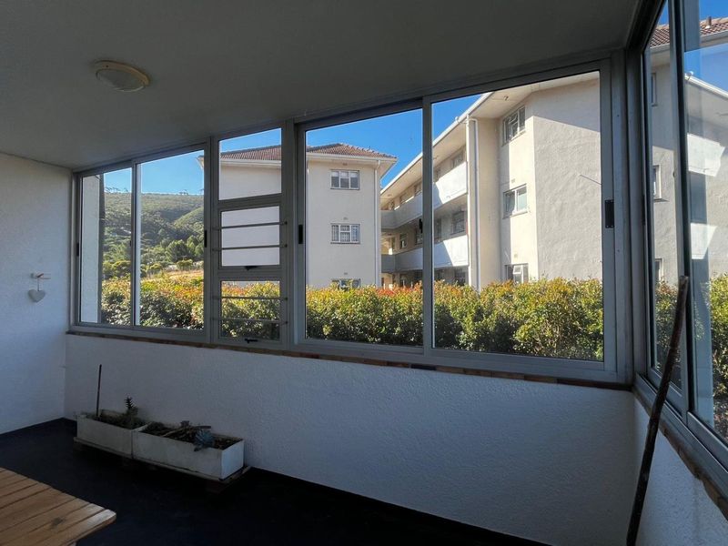 Corner Apartment Full of Potential in Leafy Tamboerskloof - Photo 7