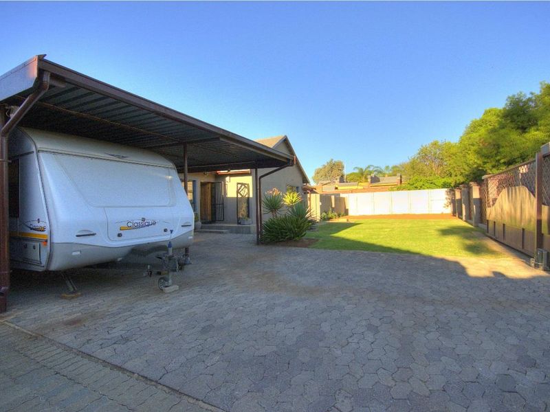 Upmarket living in Prime Brackenhurst - Photo 10