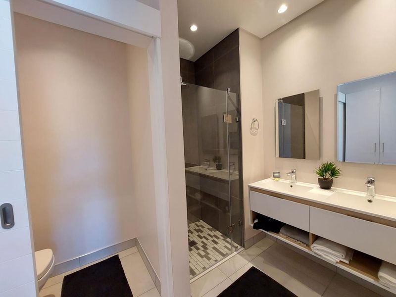 Luxury Apartment with Greenbelt Views in the Upgraded Sandton Gate Precinct - Photo 10