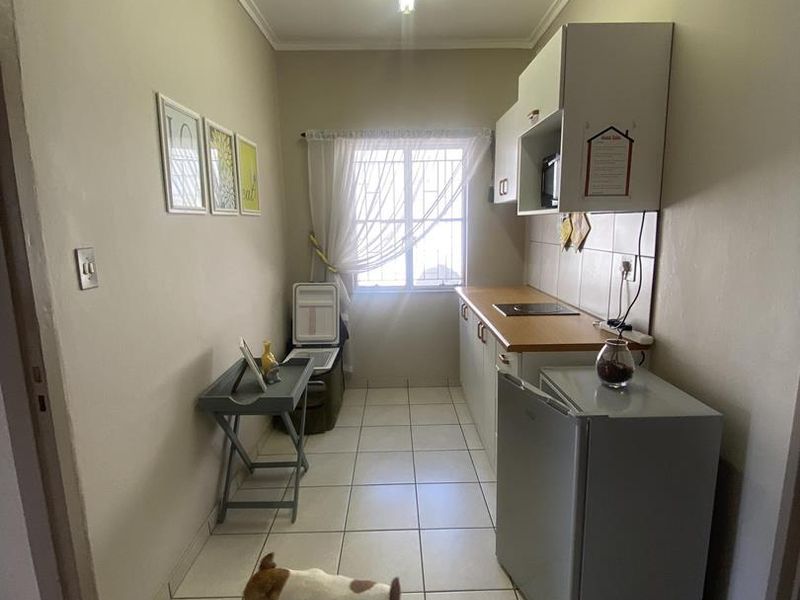 Walking distance from SA Embassy in Klein Windhoek. Live + earn in one! - Photo 8