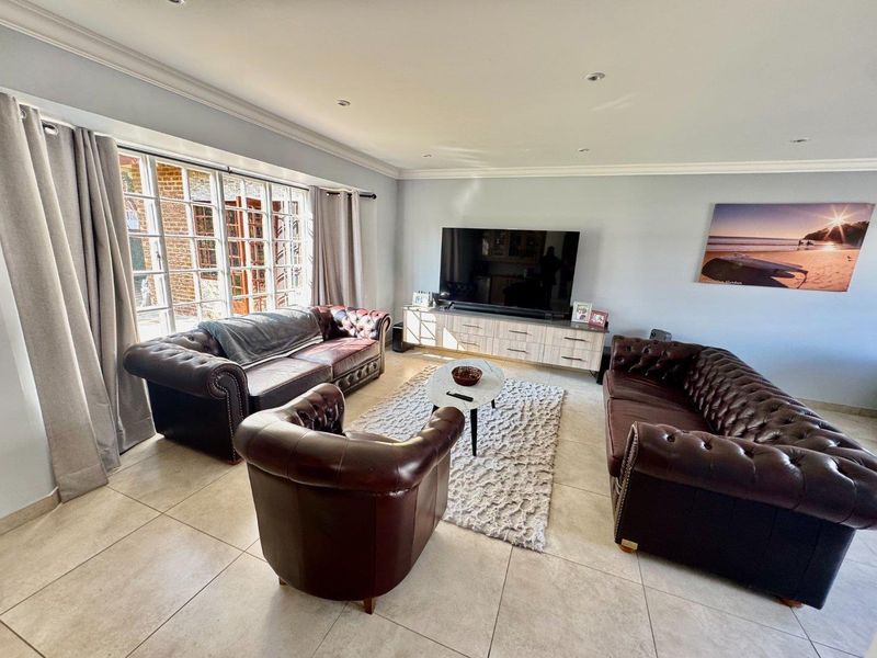 Beautifully Renovated Simplex for Sale in Goedeburg - Photo 8