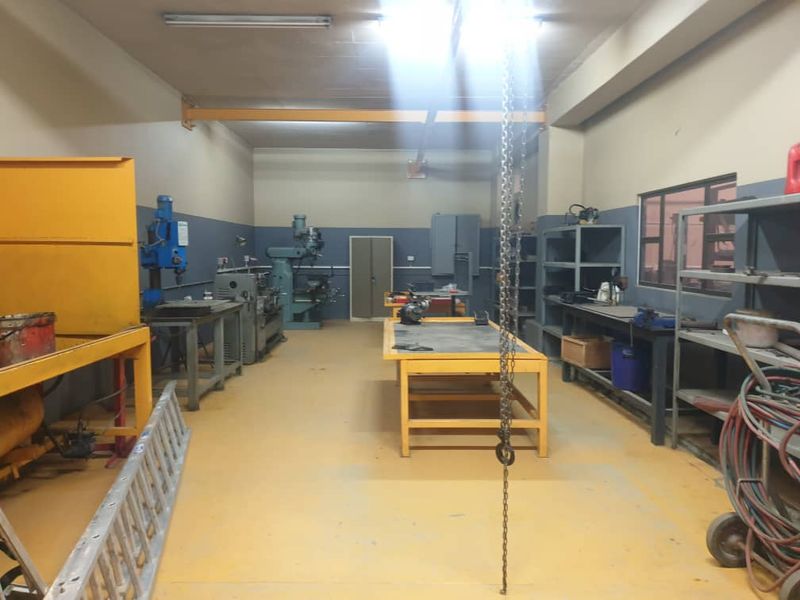 LIGHT INDUSTRIAL PROPERTY FOR SALE POR - Photo 2