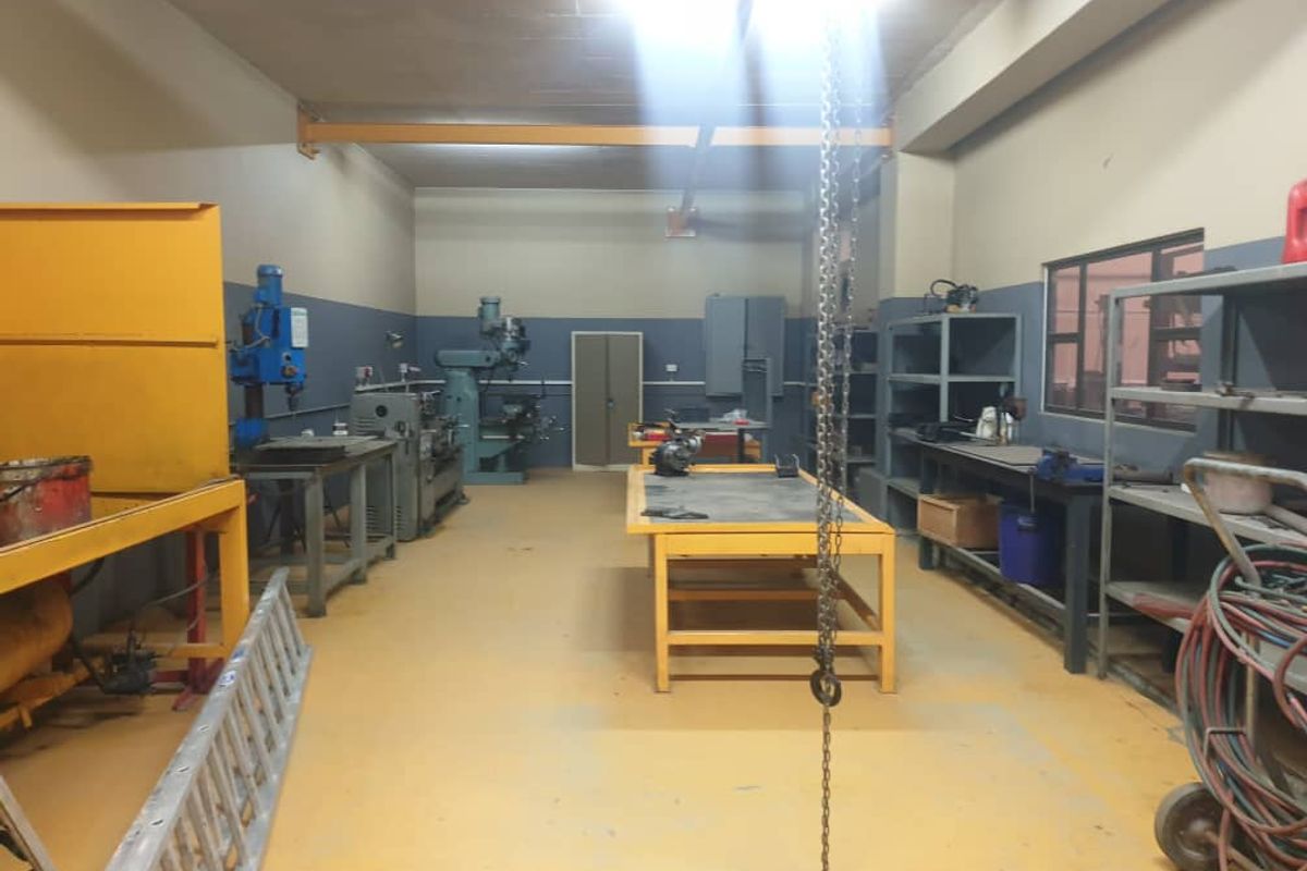 LIGHT INDUSTRIAL PROPERTY FOR SALE POR - Photo 2