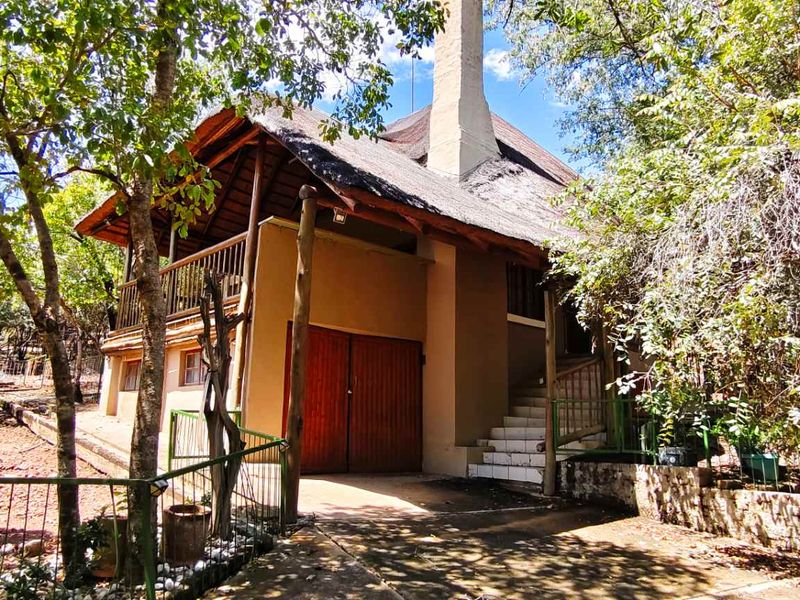 Modern Meets Rustic: Your Bushveld Sanctuary Awaits - Photo 4