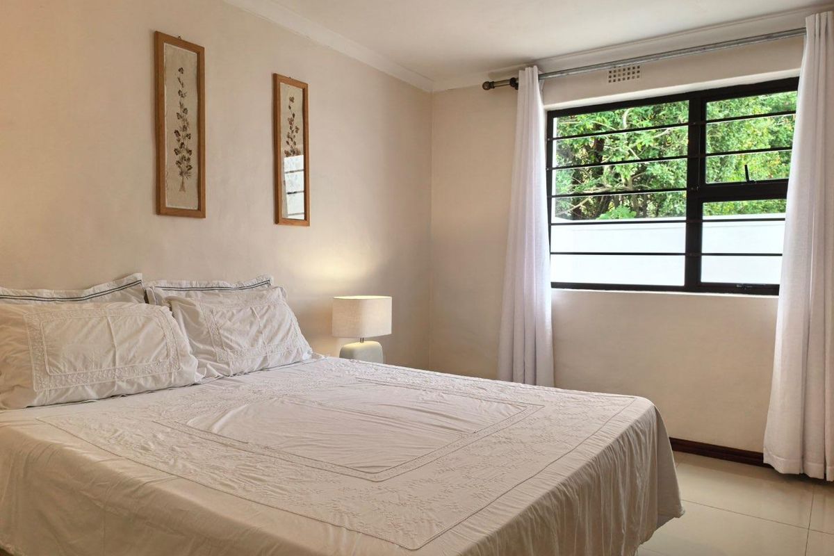 Charming Furnished 1-Bedroom Cottage Belle Constantia R14,500 pm - Photo 2