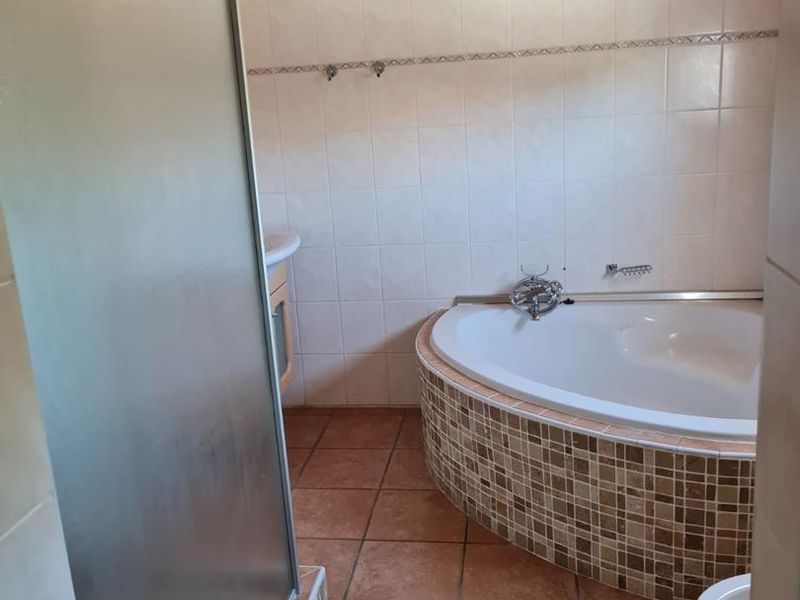 3 BEDROOM FAMILY HOME - Photo 5
