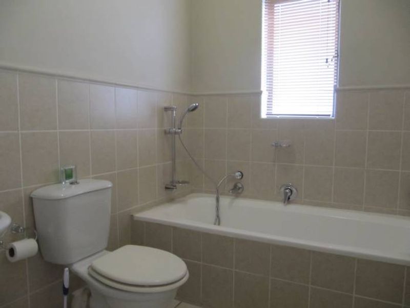 Lovely family townhouse for sale in Plattekloof. - Photo 8