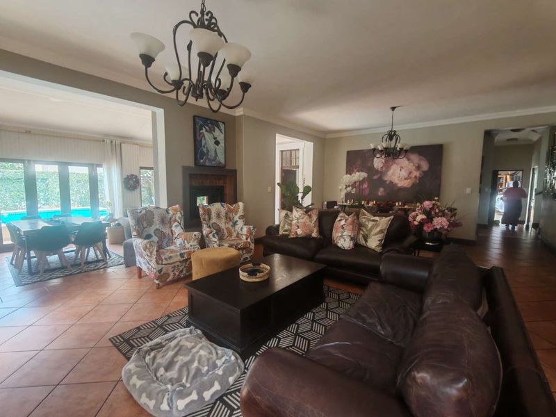 DUAL MANDATE - LOVELY FARMHOUSE STYLE FAMILY HOME - Photo 8