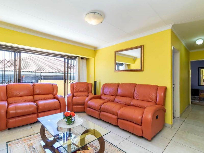 3 Bedroom, 2 bathroom House for Sale in Cosmo City - Photo 9