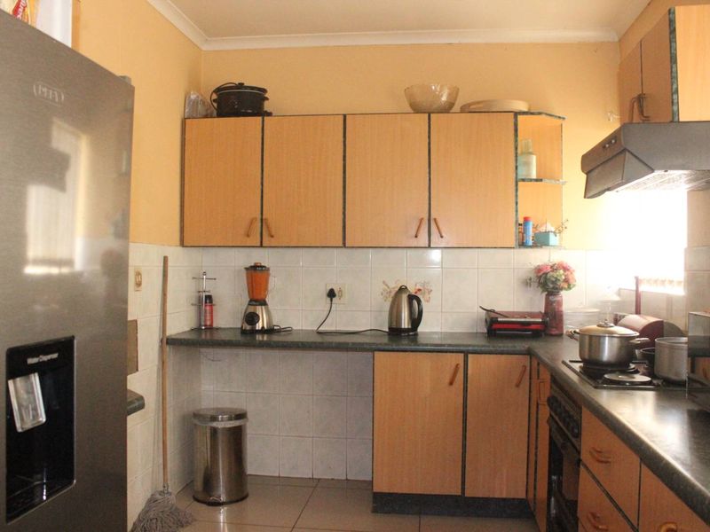 Beautiful home in good area - Photo 7