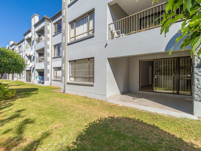 Lovely Spacious 2 Bedroom Ground Floor Garden Apartment - Photo 2