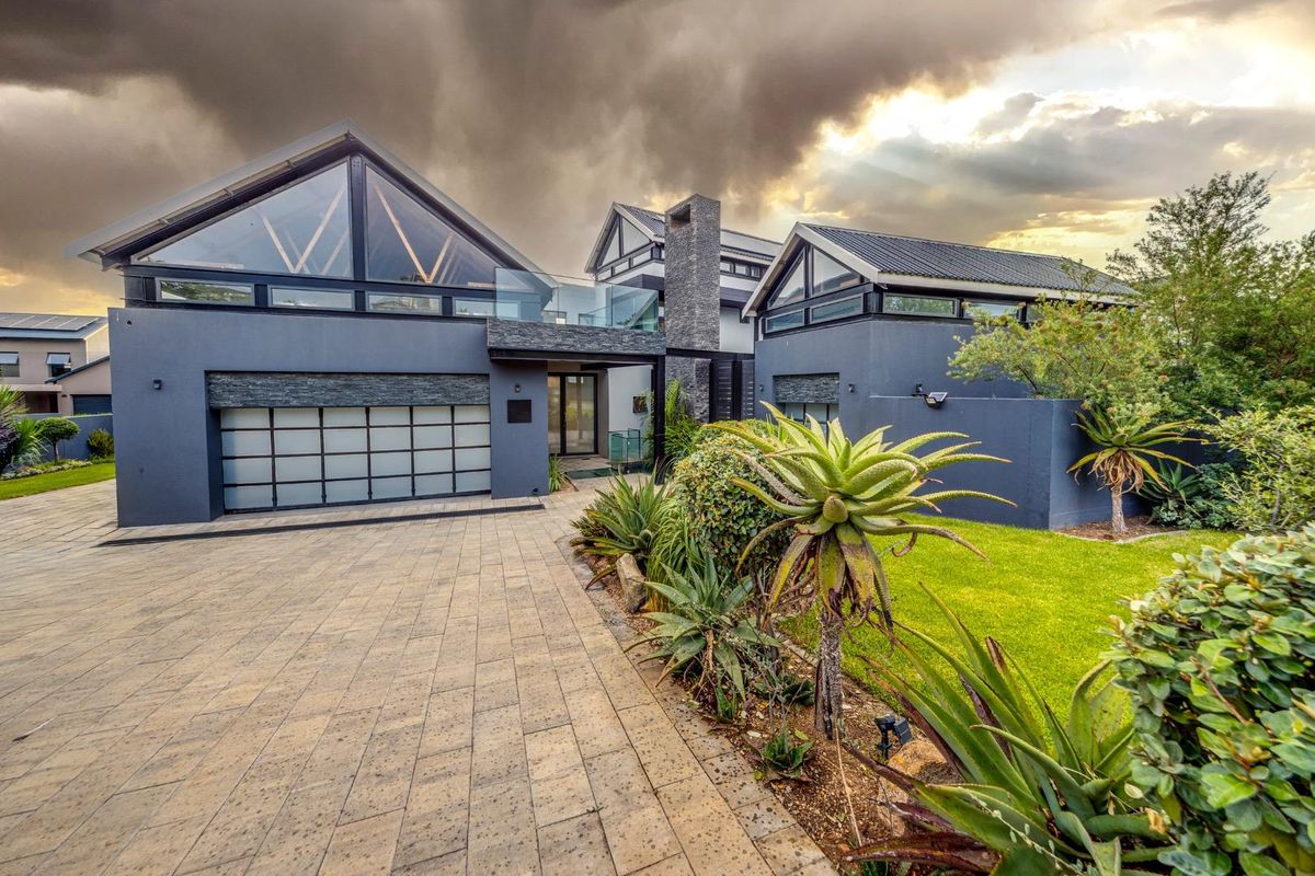 Modern Five Bedroom Home For Sale In Waterfall Country Estate. - Photo 2