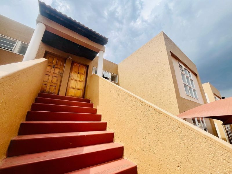 "Prime Location: Minutes from Schools, Shopping & Health! - Photo 5