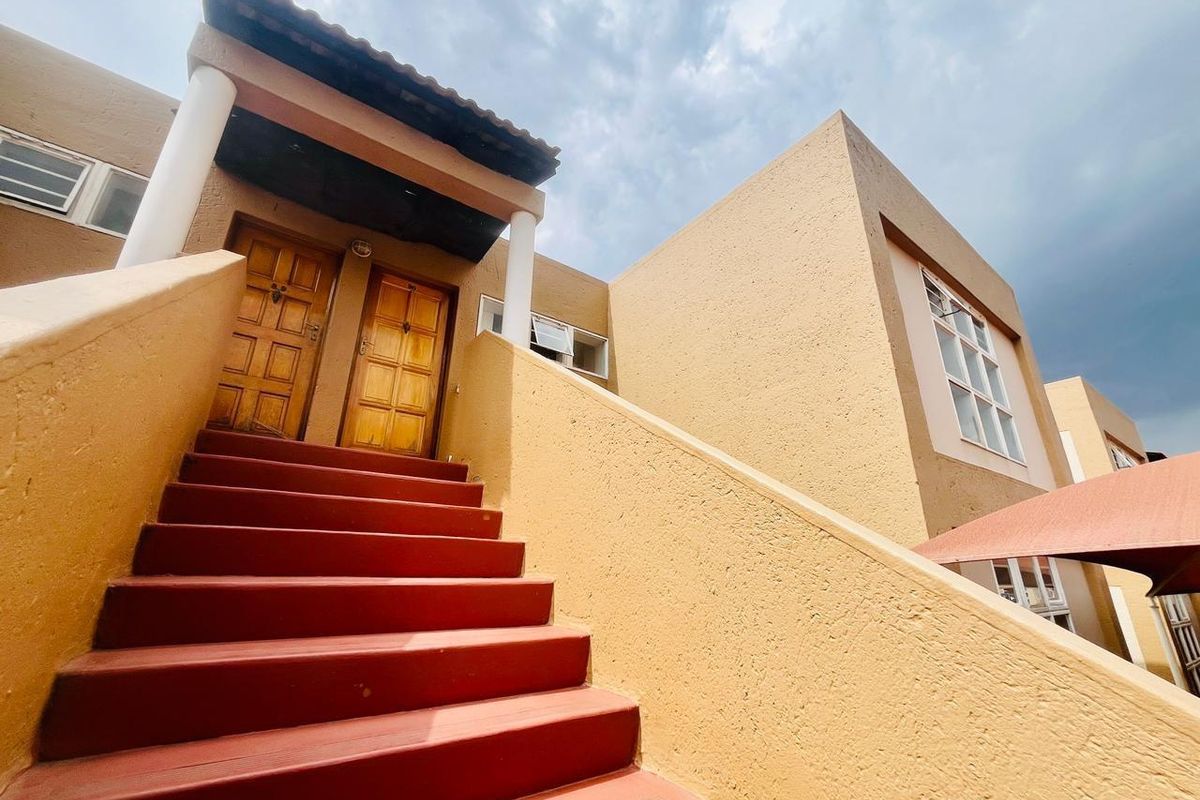 "Prime Location: Minutes from Schools, Shopping & Health! - Photo 5