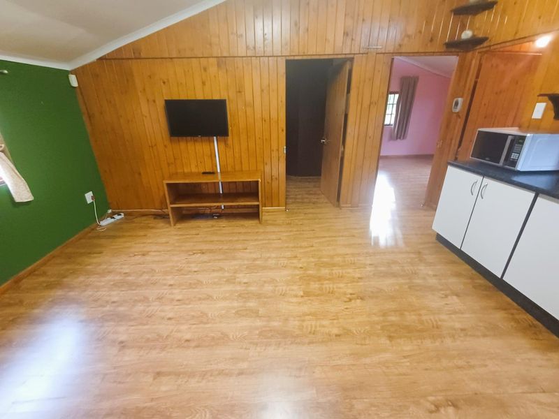 FOR RENT  |  Bothas Hill  |  2 Bedroom Garden Cabin - Photo 2