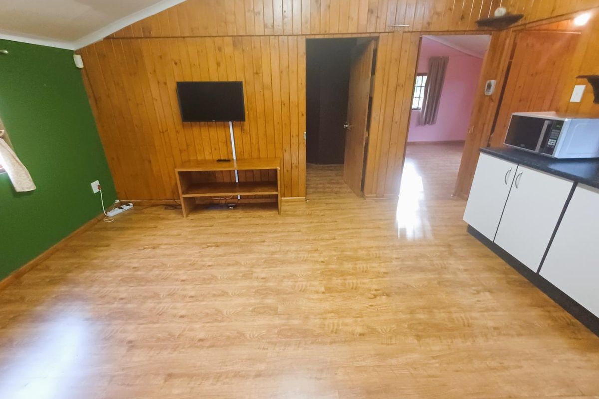FOR RENT  |  Bothas Hill  |  2 Bedroom Garden Cabin - Photo 2