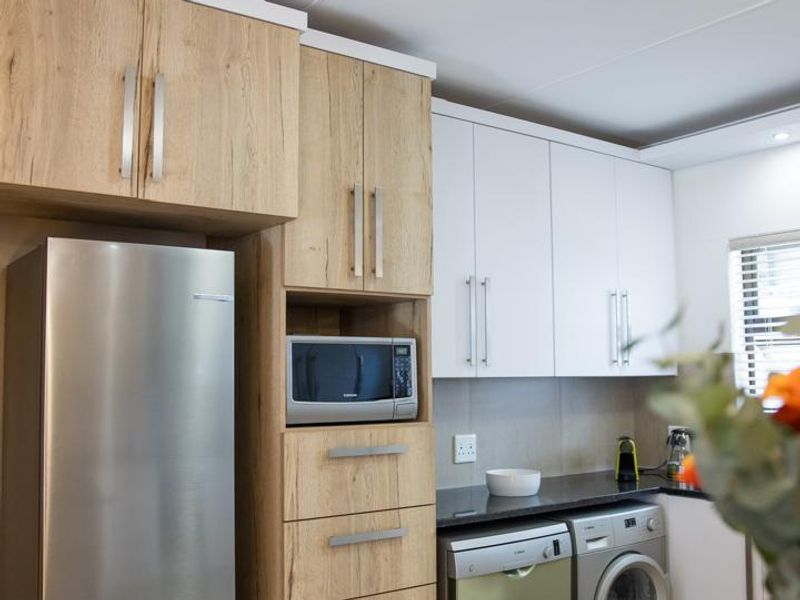 Modern Furnished Apartment Near City Centre & Maerua Mall - Photo 8