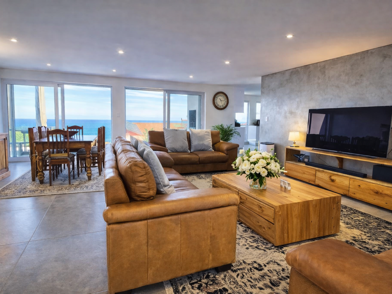 Exquisite Coastal Living: Modern Masterpiece with Panoramic Sea Views - Photo 8