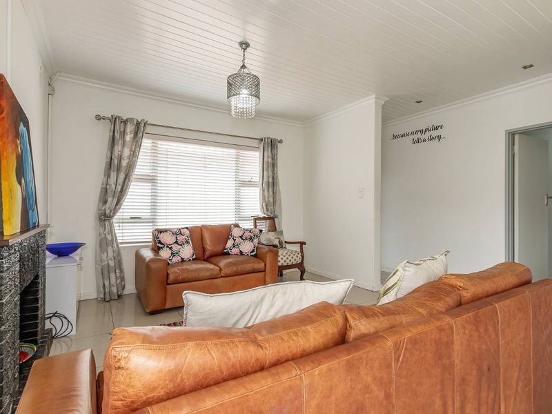 Perfect Family Home in Fairways, Cape Town. - Photo 3