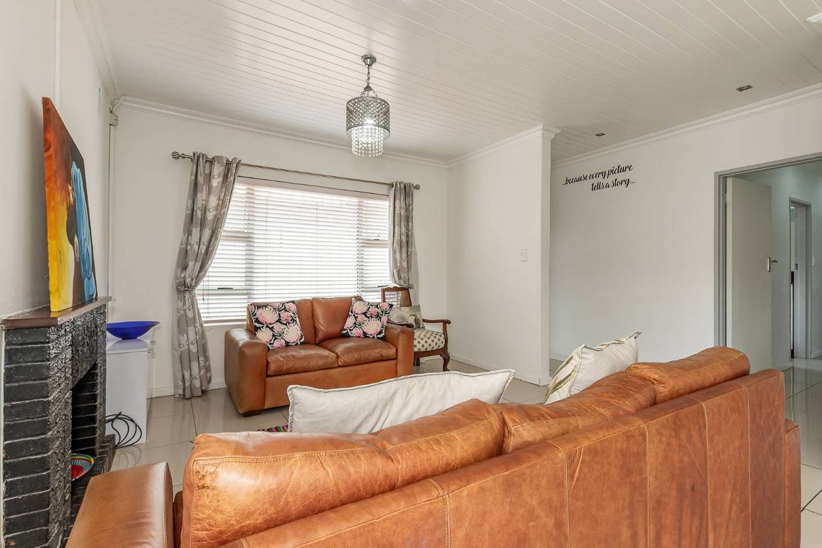 Perfect Family Home in Fairways, Cape Town. - Photo 3