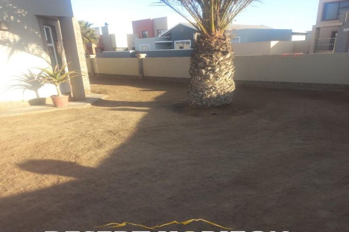 Walvisbay, Fairways Estate | Spacious 3 Bedroom House with Flat for sale - Photo 2