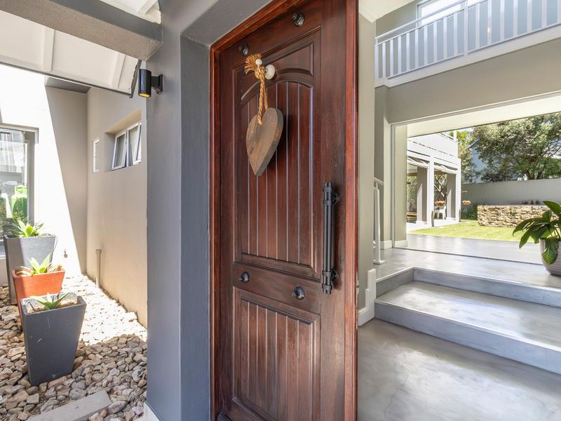 Elegant Four Bedroom Contemporary Farm House - Photo 3