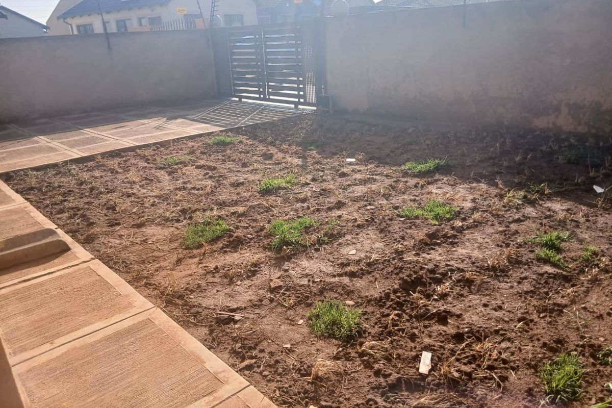 Your Dream Home: Modern Comfort in a Secure Community - Photo 3