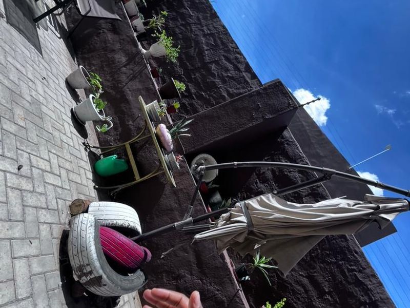 Spacious Corner Townhouse - Photo 8