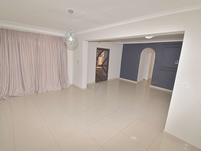 Beautiful modern home with a Cottage. - Photo 3