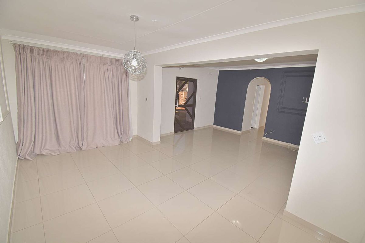 Beautiful modern home with a Cottage. - Photo 3